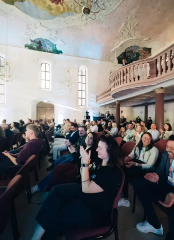 Ein applaudierendes Publikum